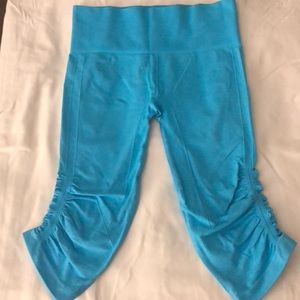 Lululemon bright blue crops - size 8